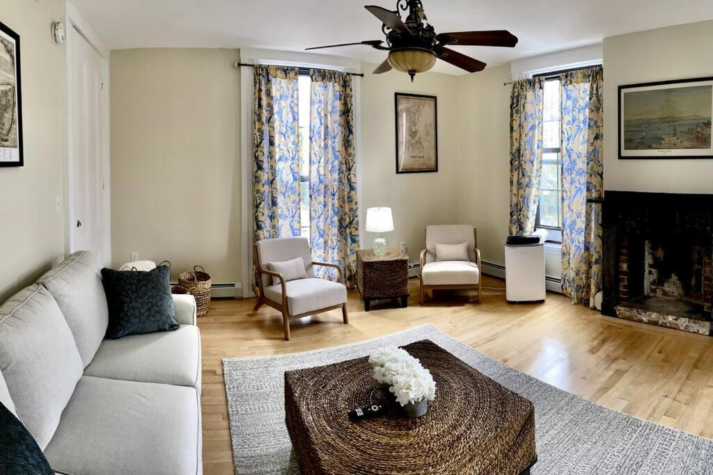 Historic Corner Apartment With Patio & Off Street Parking Portland Buitenkant foto