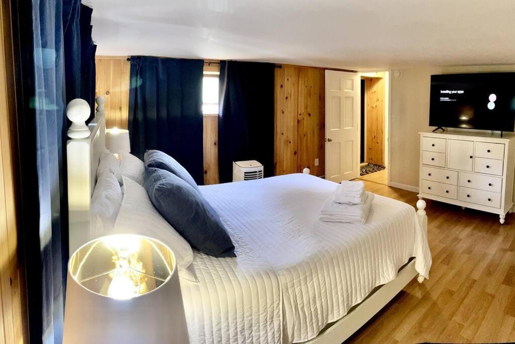 Historic Corner Apartment With Patio & Off Street Parking Portland Buitenkant foto