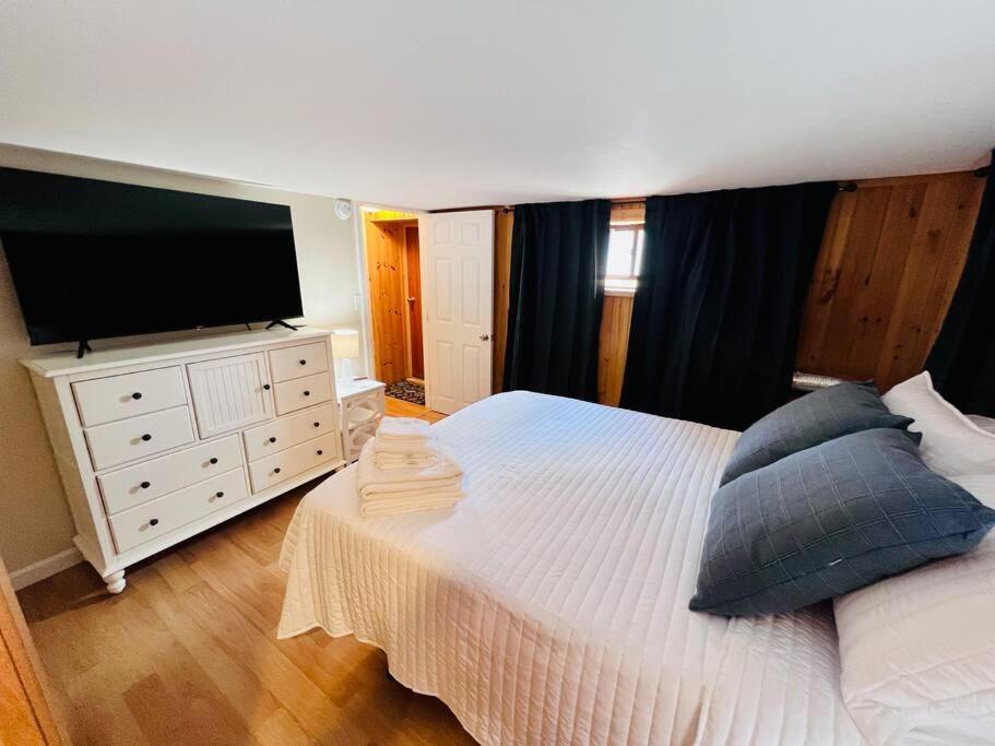 Historic Corner Apartment With Patio & Off Street Parking Portland Buitenkant foto