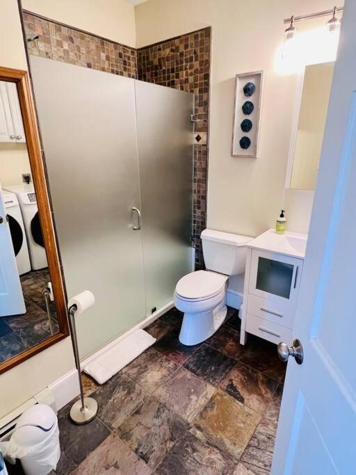 Historic Corner Apartment With Patio & Off Street Parking Portland Buitenkant foto